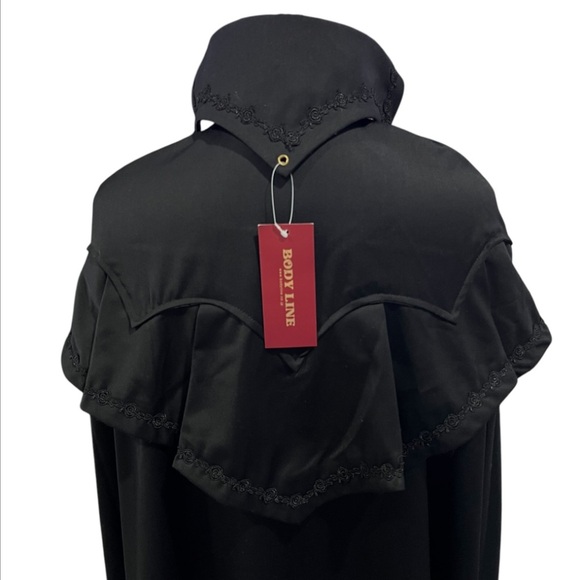 Bodyline Japan Black Cosplay Cape with Chain and Crosses NWT Medium - Picture 5 of 9